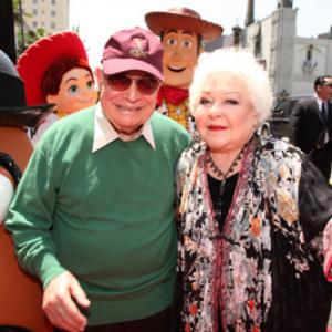 Estelle Harris and Don Rickles at event of Zaislu istorija 3 (2010)