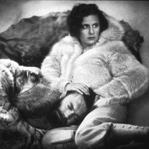 Still of Gustav Diessl and Leni Riefenstahl in S.O.S. Eisberg (1933)