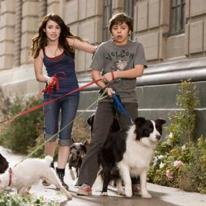 Still of Emma Roberts and Jake T. Austin in Hotel for Dogs (2009)
