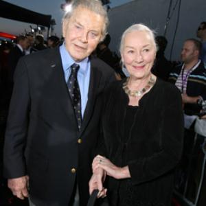 Rosemary Harris and Cliff Robertson at event of Zmogus voras 3 (2007)