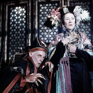 Still of Robert Helpmann and Flora Robson in 55 Days at Peking (1963)