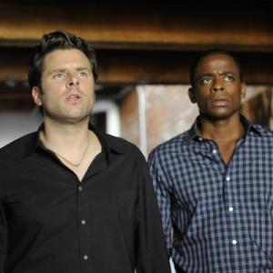 Still of James Roday and Shawn Spencer in Aiskiaregys 2006