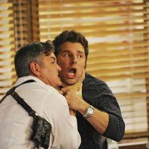 Still of Timothy Omundson and James Roday in Aiskiaregys 2006