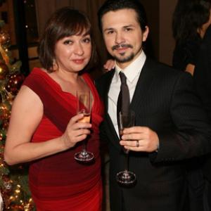Elizabeth Pea and Freddy Rodrguez at event of Nothing Like the Holidays 2008