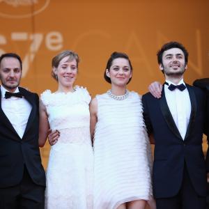 Marion Cotillard JeanPierre Dardenne Luc Dardenne Fabrizio Rongione Christelle Cornil and Timur Magomedgadzhiev at event of Deux jours une nuit 2014