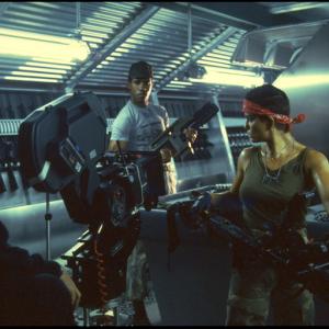 Ricco Ross, Jenette Goldstein & James Cameron on the set of Aliens