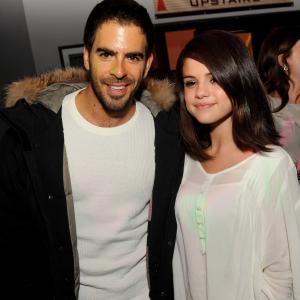 Eli Roth and Selena Gomez at event of Padaras (2011)