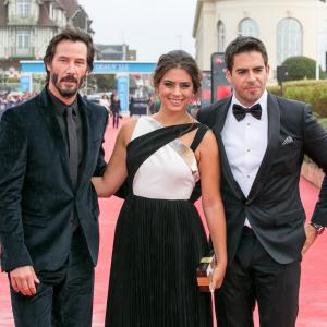 Keanu Reeves, Eli Roth and Lorenza Izzo at event of Knock Knock (2015)