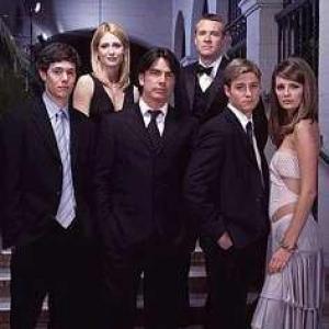 Peter Gallagher, Mischa Barton, Adam Brody, Kelly Rowan and Ben McKenzie in The O.C. (2003)