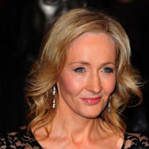 J.K. Rowling at event of Haris Poteris ir mirties relikvijos. 1 dalis (2010)