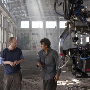 Mark Ruffalo and Joss Whedon in Kersytojai (2012)