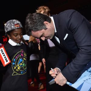 Mark Ruffalo and Miles Brown at event of Kersytojai 2 2015