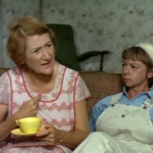 Still of Mary Grace Canfield and Fran Ryan in Green Acres (1965)