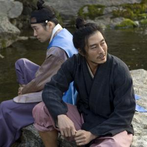 Still of Seung-beom Ryu and Ju-hyuk Kim in Bang-ja jeon (2010)