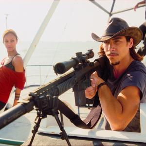 Still of Zoe Saldana and Óscar Jaenada in The Losers (2010)