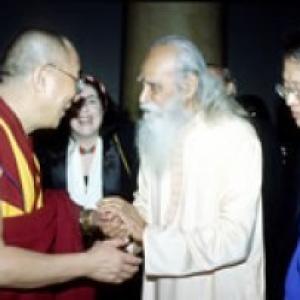 HH Swami Satchidananda with HH Dalai Lama
