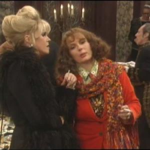 Still of Joanna Lumley and Jennifer Saunders in Roseanne 1988