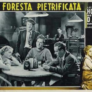 Humphrey Bogart Bette Davis Leslie Howard Dick Foran and Joe Sawyer in The Petrified Forest 1936