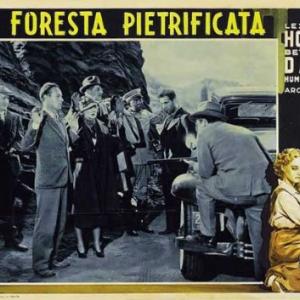 Humphrey Bogart, Paul Harvey, Joe Sawyer and Genevieve Tobin in The Petrified Forest (1936)