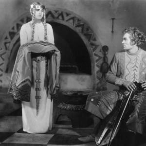 Still of Bernhard Goetzke and Margarete Schön in Die Nibelungen: Siegfried (1924)