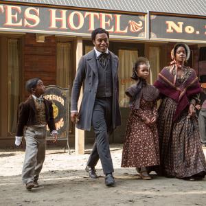 Kelsey Scott Chiwetel Ejiofor Quvenzhan Wallis and Cameron Zeigler in Steve McQueens Twelve Years A Slave