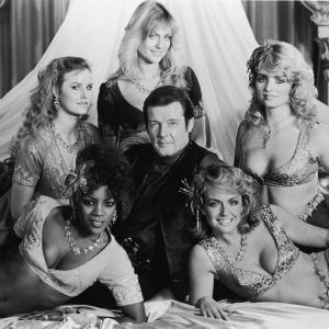 Roger Moore, Carole Ashby, Gillian De Terville, Carolyn Seaward, Mary Stavin and Tina Robinson at event of Astuonkoje (1983)