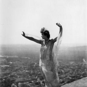 Still of Myla Seller in Paris qui dort (1924)