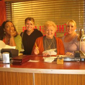 Rules of Engagement Doreen and the Island Diner ladies
