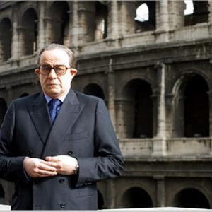 Still of Toni Servillo in Il divo: La spettacolare vita di Giulio Andreotti (2008)