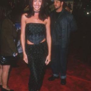Shannon Elizabeth at event of Three Kings 1999