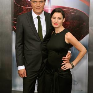 Michael Shannon and Kate Arrington at event of Zmogus is plieno 2013
