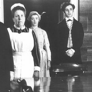 Still of Julia Roberts, George Cole, Bronagh Gallagher, Michael Sheen and Kathy Staff in Mary Reilly (1996)