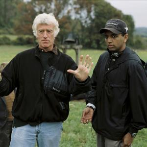 Still of Roger Deakins and M. Night Shyamalan in The Village (2004)