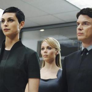 Still of Christopher Shyer Laura Vandervoort and Morena Baccarin in V 2009