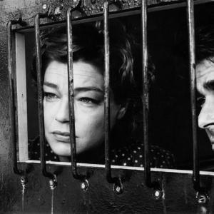 Still of Simone Signoret and Stuart Whitman in Le jour et l'heure (1963)