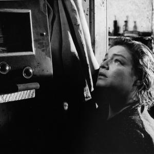 Still of Simone Signoret in Le jour et l'heure (1963)