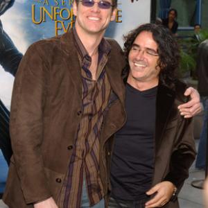 Jim Carrey and Brad Silberling at event of Neitiketinos Lemoni Sniketo istorijos (2004)