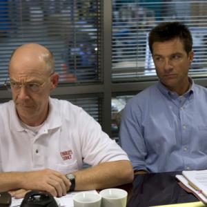Still of Jason Bateman and J.K. Simmons in Extract (2009)