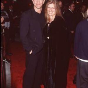 Eric Roberts and Eliza Roberts at event of Sutrikes gangsteris 1999