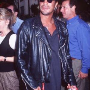 Slash at event of The Lost World: Jurassic Park (1997)