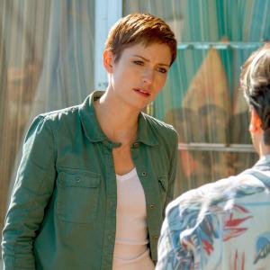 Still of Chyler Leigh and Linda Kallerus in Taxi Brooklyn (2014)