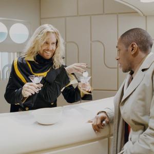 Still of Sam Rockwell and Yasiin Bey in The Hitchhiker's Guide to the Galaxy (2005)