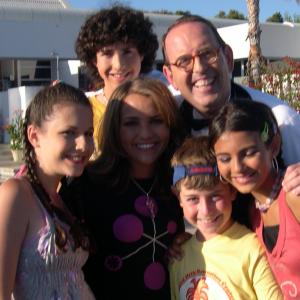 Ronnie Sperling (Chauncey) and son Cameron with the cast of Nickelodeon's 