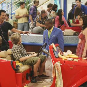 Still of Phill Lewis, Kim Rhodes, Cole Sprouse, Dylan Sprouse and Robert Torti in The Suite Life on Deck (2008)