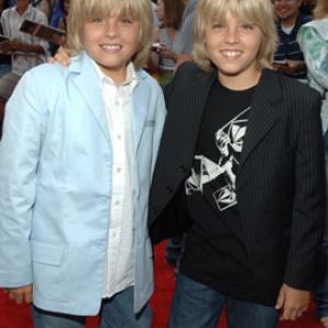 Cole Sprouse and Dylan Sprouse at event of Karibu piratai numirelio skrynia 2006