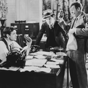 Still of Gary Cooper and Lionel Stander in Mr. Deeds Goes to Town (1936)