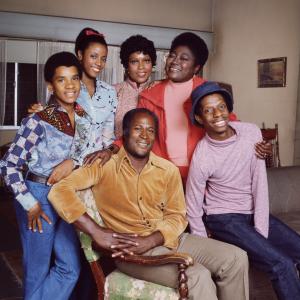Still of John Amos, Ralph Carter, Ja'net DuBois, Esther Rolle, BernNadette Stanis and Jimmie Walker in Good Times (1974)