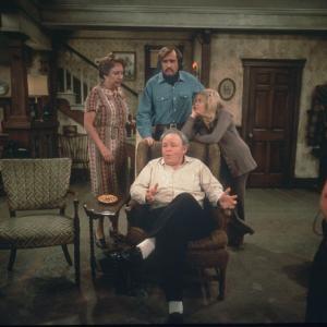 All in the Family Carroll OConnor Jean Stapleton Sally Struthers and Rob Reiner on the set c 1972