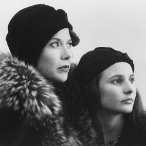 Annette Bening and Kate Steavenson-Payne in Richard III (1995)