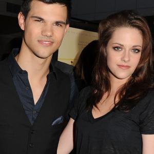 Kristen Stewart and Taylor Lautner at event of A Better Life (2011)